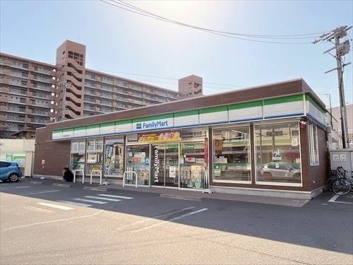 ファミリーマート名古屋木場町店250ｍ