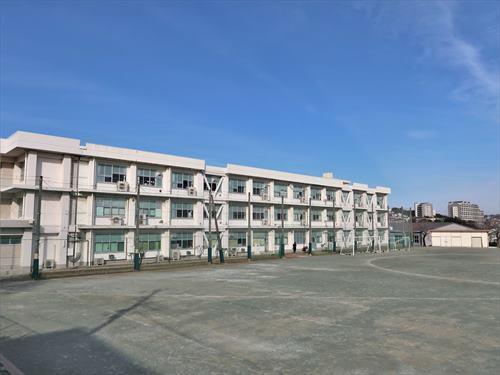 横須賀市立池上中学校まで380m