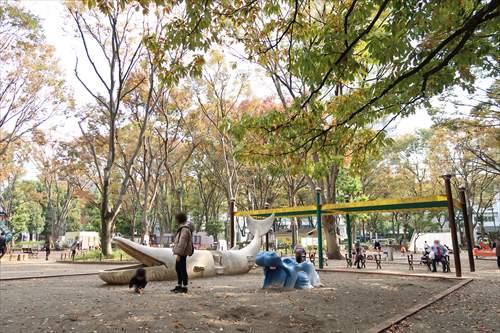 新宿中央公園 ちびっ子広場まで480ｍ