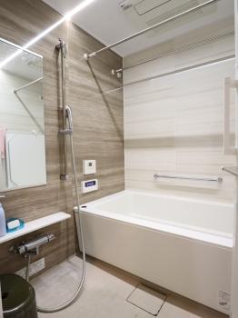 浴室にはミストサウナ付きの浴室換気乾燥機を設置。