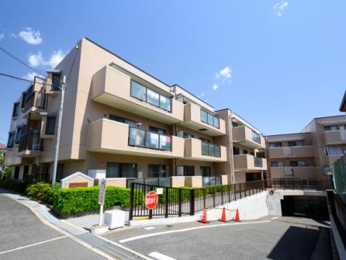 阪急「豊中」駅徒歩18分。マンション周辺は一戸建住宅が立ち並ぶエリアです。