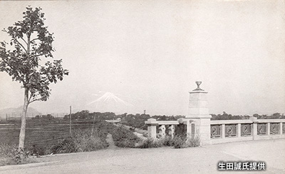 昭和初期に「鳥井戸橋」とともに撮影された「左富士」