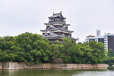 毛利輝元が築き、江戸時代に浅野家が入った「広島城」