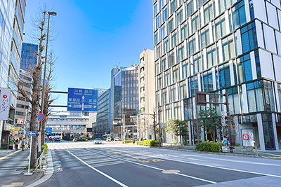 「国道15号（東海道）」と「外堀通り」「昭和通り」の交差点付近