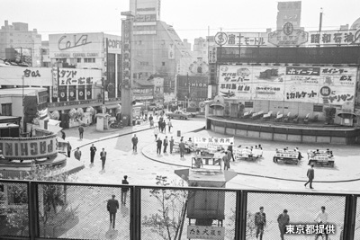 1965（昭和40）年の「新橋駅」西口