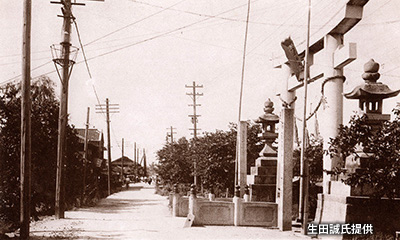 昭和戦前期の「瓢箪山稲荷神社」の「一の鳥居」