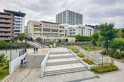 「星川駅」から「富士瓦斯紡績」跡地方面を望む