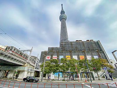 現在の「東京スカイツリー」と「とうきょうスカイツリー駅」