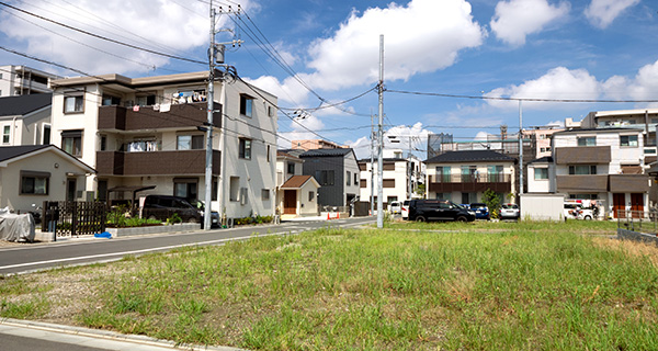 決済前の土地上に第三者が無断駐車した場合の売主の責任