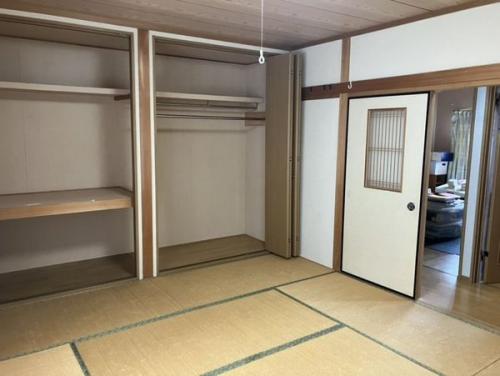 2階和室約10帖・洋室約６帖※家具・備品等は価格に含まれません