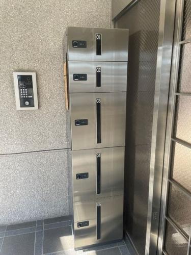 エントランス(オートロック操作盤・宅配ボックス)