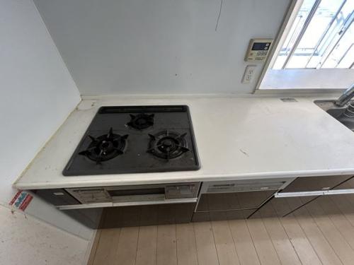 キッチン内ガスコンロ