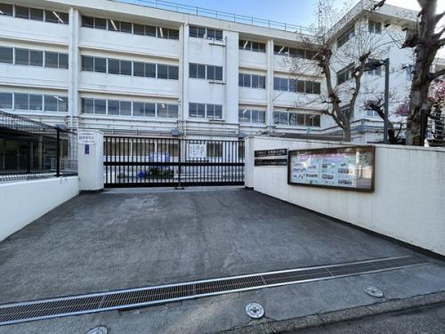 目黒区立月光原小学校 約110m