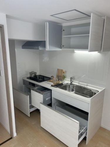 キッチン(扉開放時)　※備品等は価格に含まれません