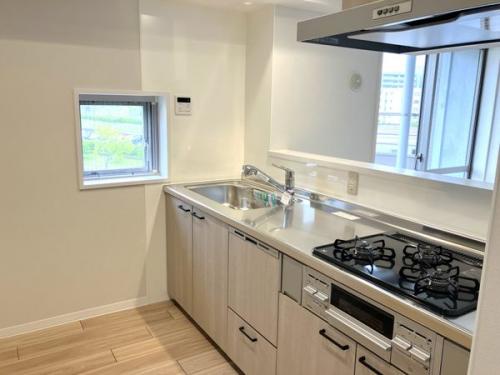 【キッチン】システムキッチン（食洗機付）に交換しております。