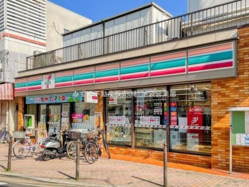 セブンイレブン北区豊島6丁目店 徒歩約7分 約490m セブンイレブン北区豊島6丁目店 徒歩約7分 約490m