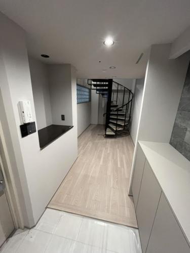 １階玄関・階段