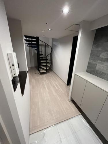 １階玄関・階段