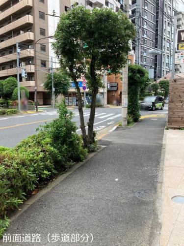 前面道路含む外観