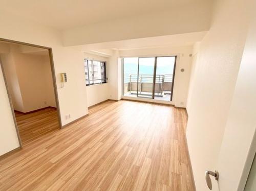 【LDK約16.8帖】南東向きで日当たり良好です。