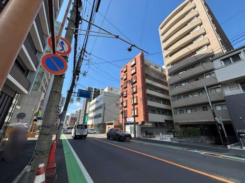 南西側道路から