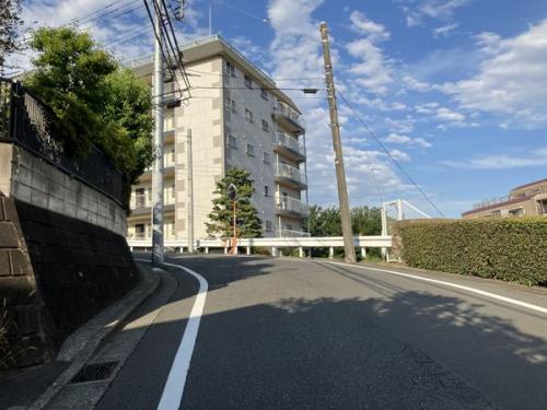 南西側からみた前面道路