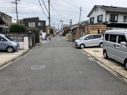 前面道路含む外観