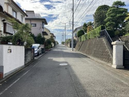 前面道路含む外観