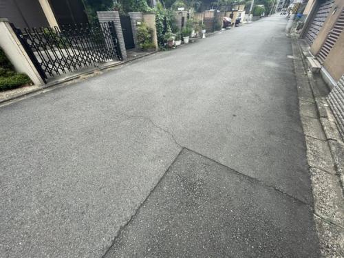 前面道路(西から東)
