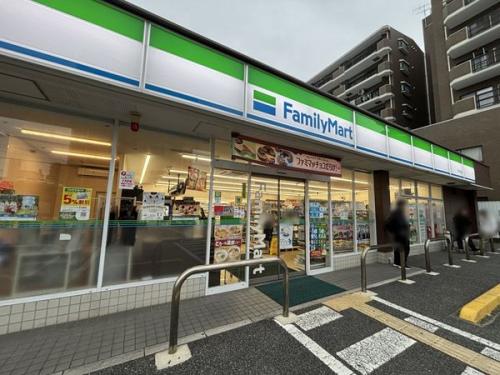 ファミリーマート戸田本町店 約210m