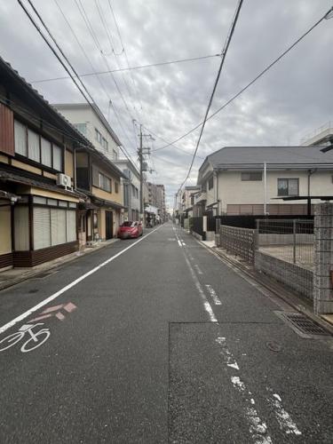 前面道路(北から南方向)