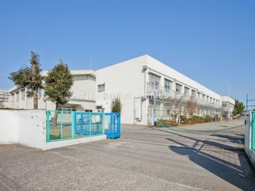 座間市立相模が丘小学校 約220m