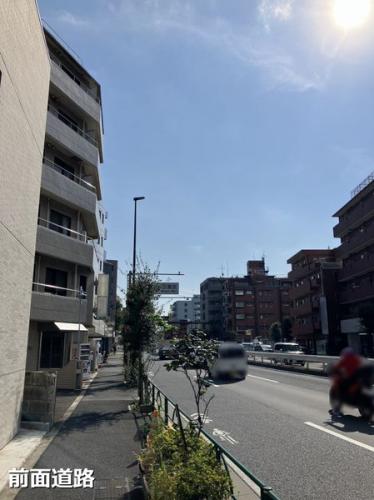 前面道路含む外観