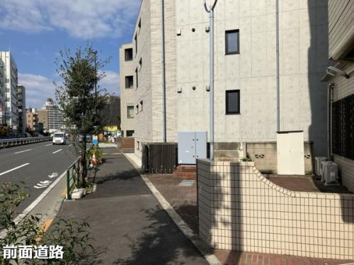 前面道路含む外観