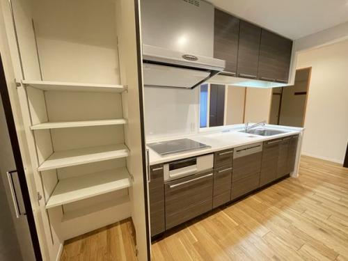 キッチン（パントリー扉開放時）