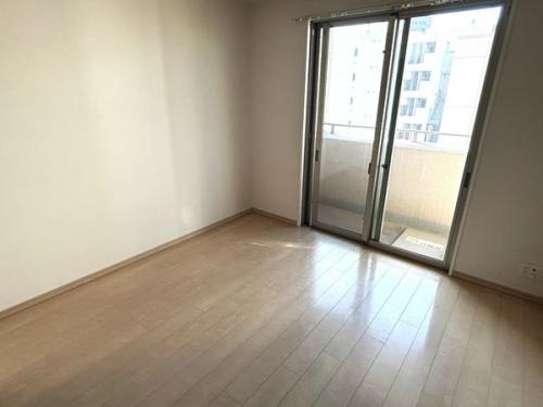 【洋室 約6.2帖】ウォークインクローゼット付きのお部屋です。