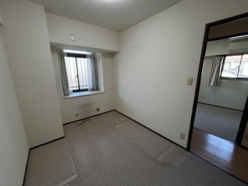 北西側洋室約4.9帖