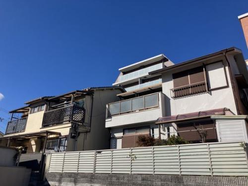 建物右側：母屋外観建物左側：長屋外観