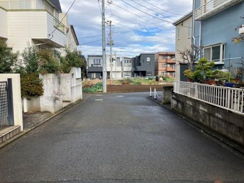 前面道路（南東）