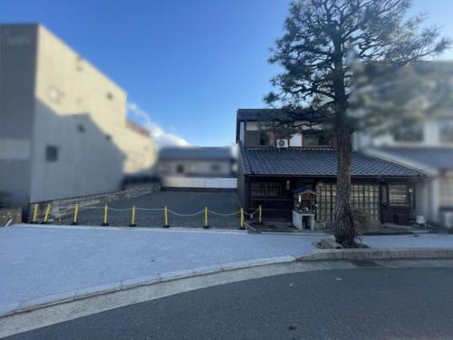 前面道路含む外観（売買対象不動産は駐車場を含みます）