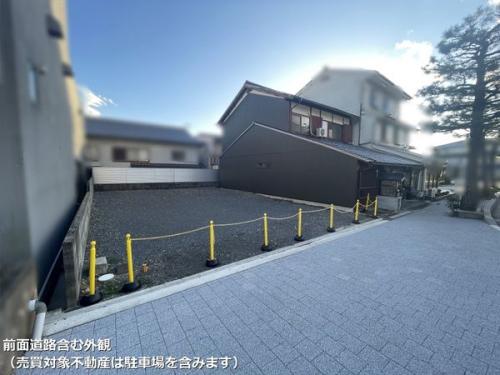 前面道路含む外観（売買対象不動産は駐車場を含みます）