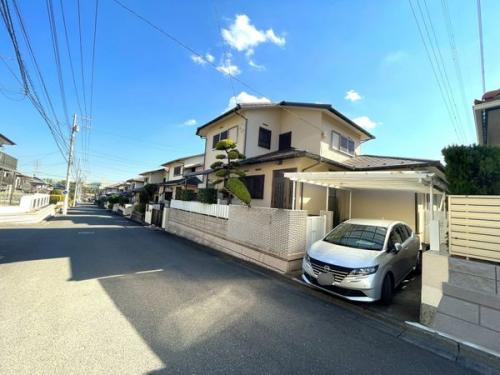 前面道路含む外観