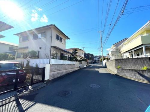 前面道路含む外観