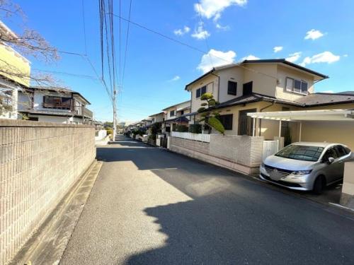 前面道路含む外観