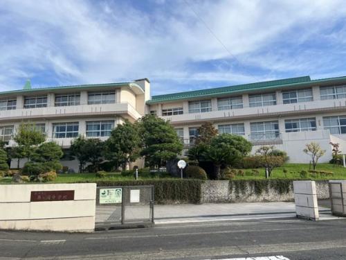 藤沢市立藤ヶ岡中学校 約260m