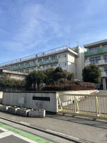 さいたま市立芝原小学校 約410m