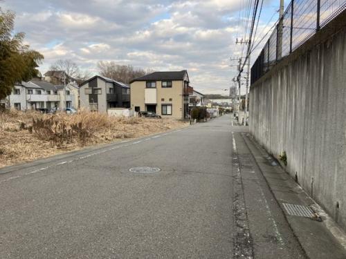 前面道路（南西側から）