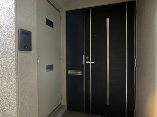 玄関（2026年2月撮影）。共用廊下側から撮影。