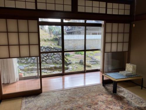 １階東側和室約8.0帖＋縁側※家具・備品等は価格に含まれません