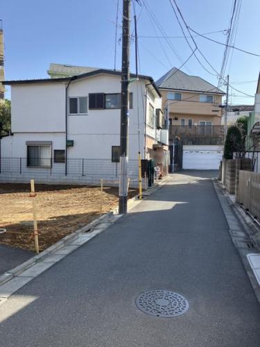 前面道路含む外観